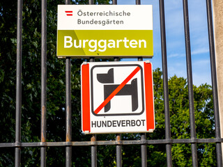 August 5, 2023, Austria, Vienna. sign prohibiting walking dogs in royal park