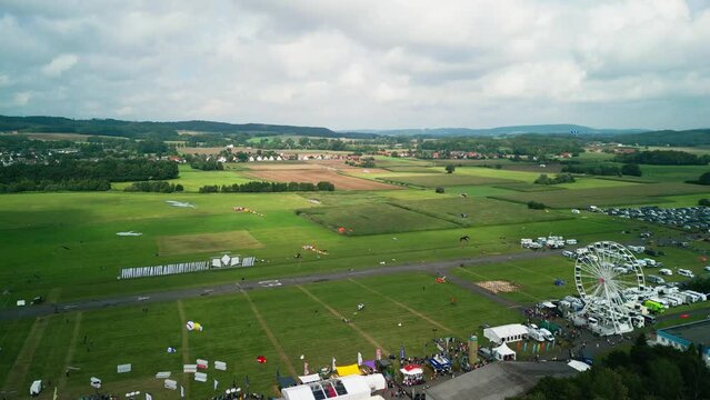 Germany Melle 26.08.23 drachenfest Melle. Sparkasse Kite Festival L&uuml;nen all day flying different kites to music and moderation.