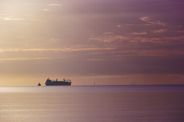 statek, łódź, przemysł, morze, brzeg, nadmorski, niebo, chmury, krajobraz, widok, transport, © Piotr