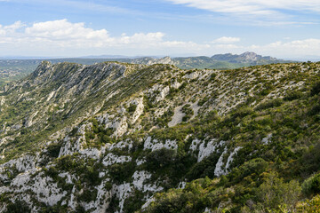 Fototapeta na wymiar Massive rock formation in the Alpilles on a sunny day