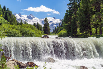Gletscherbach Ova da Roseg im Rosegtal, Val Roseg, mit Piz Glüschaint und Roseggletscher,...