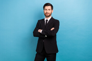 Obraz na płótnie Canvas Photo of confident serious businessman wear stylish elegant classy jacket necktie folded arms confidence isolated on blue color background