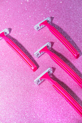 Four razors on sparkle pink background. Close up, flat lay - 640221261