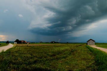 Obraz premium Gewitterblitz am Horizont im Allgäu