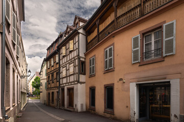 Fototapeta na wymiar The town of Colmar in the French Alsace region with picturesque half-timbered houses and a fairytale atmosphere, the city is also called Little Venice