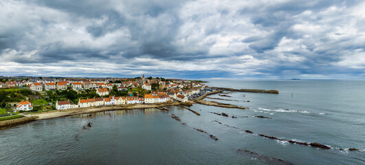 Luftbild-Panorama vom Fischerdorf Pittenweem am Firth of Forth