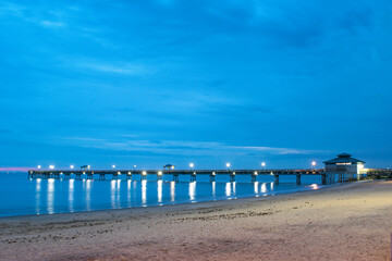 Obraz premium pier on the beach