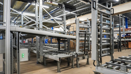 Folding section of the conveyor line in warehouse