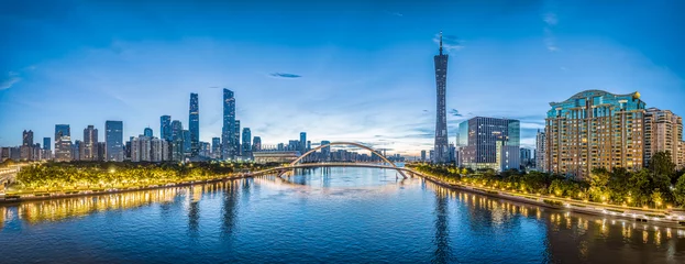 Foto op Plexiglas Downtown city skyline and Pearl River in Guangzhou, China © zhao dongfang