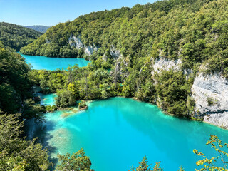 Fototapeta na wymiar Turquoise waters of Croatia's lakes encircled by green