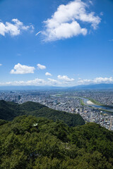 晴れた日の金華山展望台から見た岐阜県岐阜市の都市景観