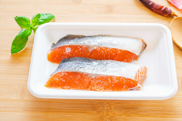 生鮭下処理　塩をする