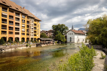 Annency - widok na rzekę w mieście