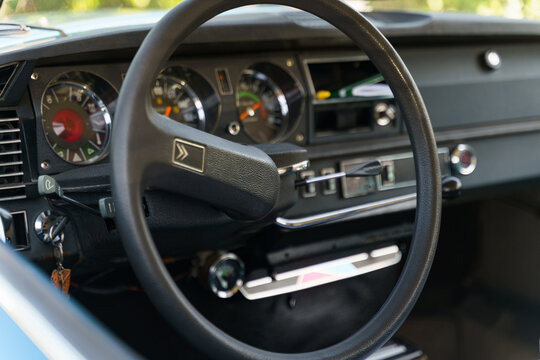 View of the steering wheel with the Citroen ds 21