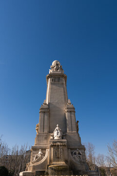 monument in Retiro Park, Madrid