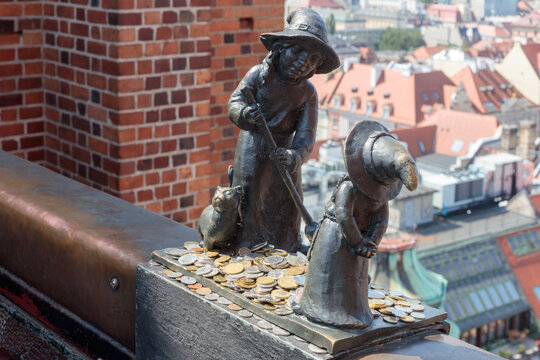 Witches Tekla and Martynka Dwarfs at Penitents Bridge of St. Mary Magdalene's Church