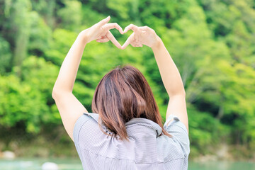 緑陰の誓い、指で描く愛