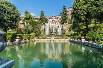 Fotobehang Tivoli is a picturesque town located in the Lazio region of central Italy. It boasts stunning landscapes, ancient ruins, and opulent villas that reflect its rich history and cultural heritage.  © Leon718