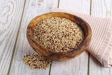 Raw dry quinoa cereal grain