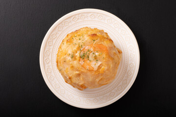 ポテトのチーズ焼き　オマールソース仕立て