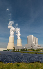 Kraftwerk Lippendorf mit Solarpark, Sachsen, Deutschland