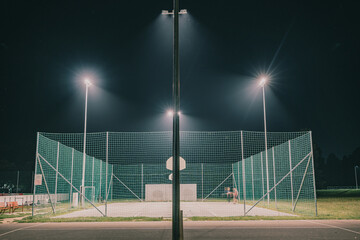 Tenis court at night