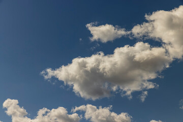 Naklejka na ściany i meble blue sky with cumulus clouds in spring