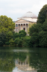 Obraz premium Gran madre reflected in the river Po Turin