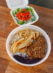 .Trade of lunchboxes with typical Brazilian flavor and the basis of Brazilian food: rice and beans