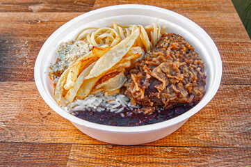 .Trade of lunchboxes with typical Brazilian flavor and the basis of Brazilian food: rice and beans