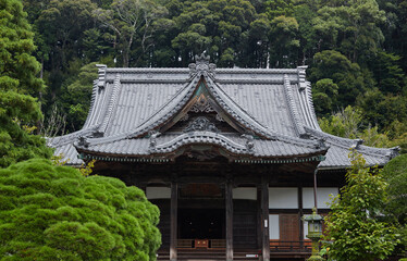 夏の観光名所修善寺の建物の風景