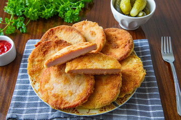 Mortadella cutlets - a quick and inexpensive lunch
