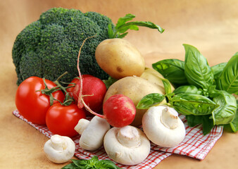 fresh organic vegetables - broccoli, tomatoes, mushrooms