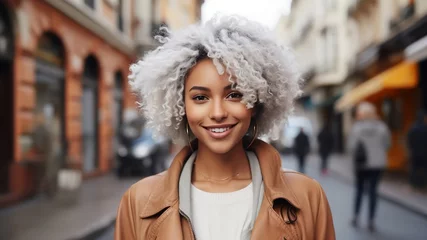 Foto op Plexiglas Young mixed woman with afro hairstyle smiling in urban background. © mariiaplo
