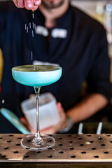 man hand bartender making cocktail in glass on the bar counter