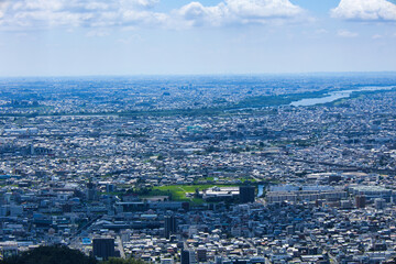 晴れた日の金華山展望台から見た岐阜県岐阜市の都市景観