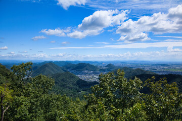 晴れた日の金華山展望台から見た岐阜県岐阜市の都市景観