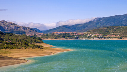 Fototapeta premium the new village of Riaño with the reservoir and mountains 