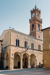 Pienza, Tuscany - view of the Pio II square and the Palazzo Comunale-Praetorio - 640759619