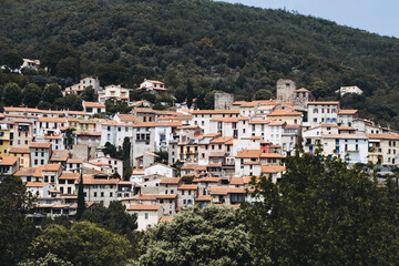 Fototapeta na wymiar Amélie-Les-Bains, 26 juin 2023, France - Panorama sur la ville thermale d'Amélie-les-Bains