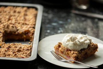 Gluten and sugar-free plum cake with crumble,with cream