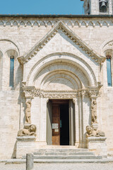 San Quirico D'Orcia, Tuscany - August 2023: Entrance portal of the Pieve dei Santi Quirico e Giulitta. - 640783891