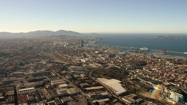 marseille avec le port arenc vue mer