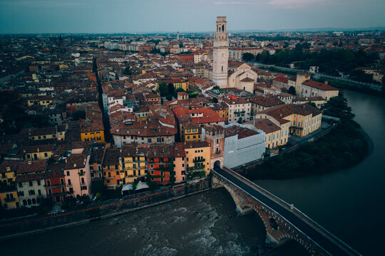 Luftbild von Verona  bei Sonnenaufgang