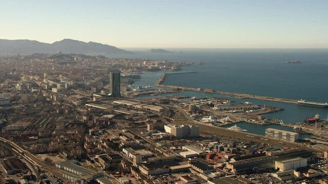 marseille avec le port arenc vue mer