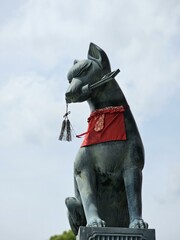 Naklejka premium Sky Cloud Sculpture Statue Art Monument