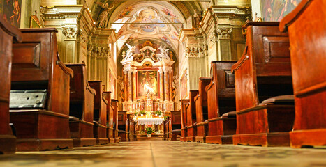 Innenansicht der Pfarrkirche S. Benedetto, Limone sul Garda, Italien