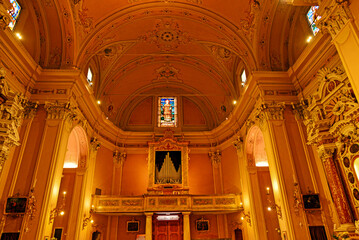 Obraz premium Innenansicht der Pfarrkirche Santo Stefano in Malcesine am Gardasee, Italien 