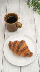 クロワッサンとコーヒー