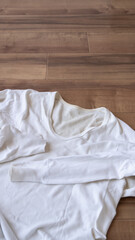 Fototapeta na wymiar 白いシャツ(アンダーウェア)の首まわりの汚れ